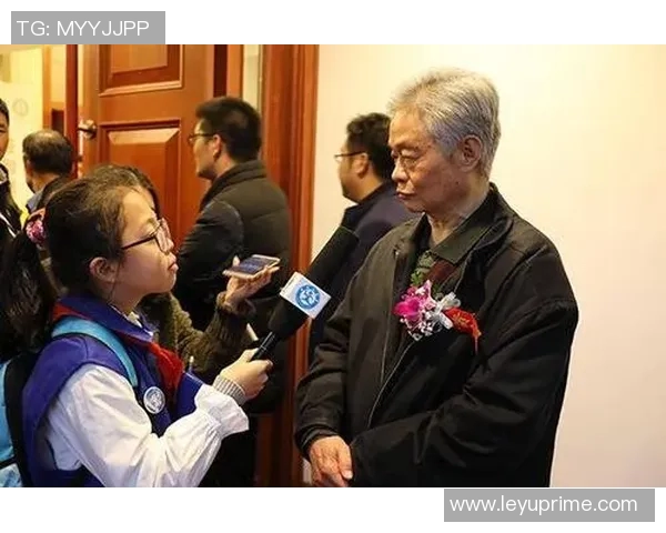 狄龙向记者诉说训练艰辛头部受伤彰显拼搏精神